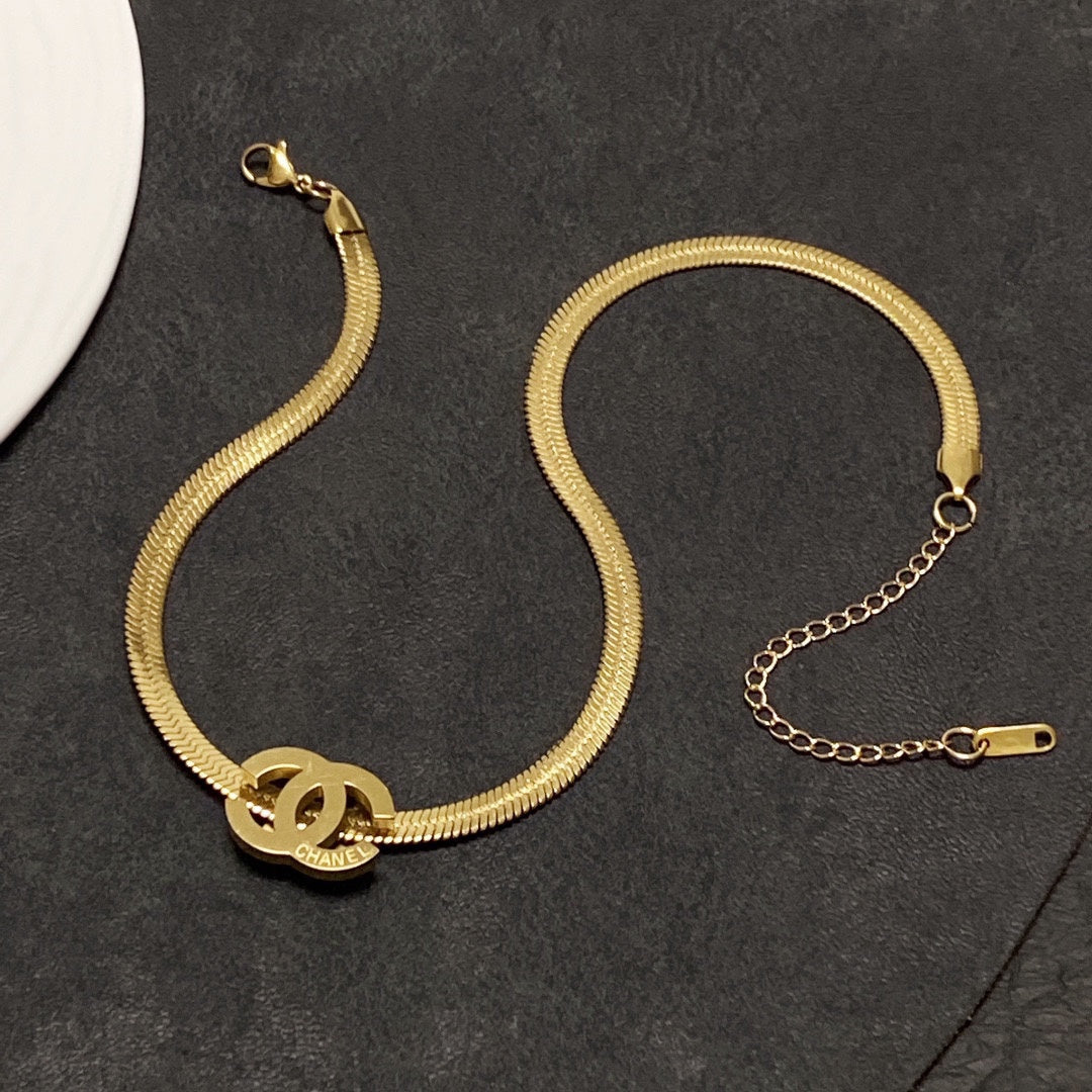 Chanel Gold Chain Choker 18K Gold Necklace product image 9, provided for visual reference and product detail review
