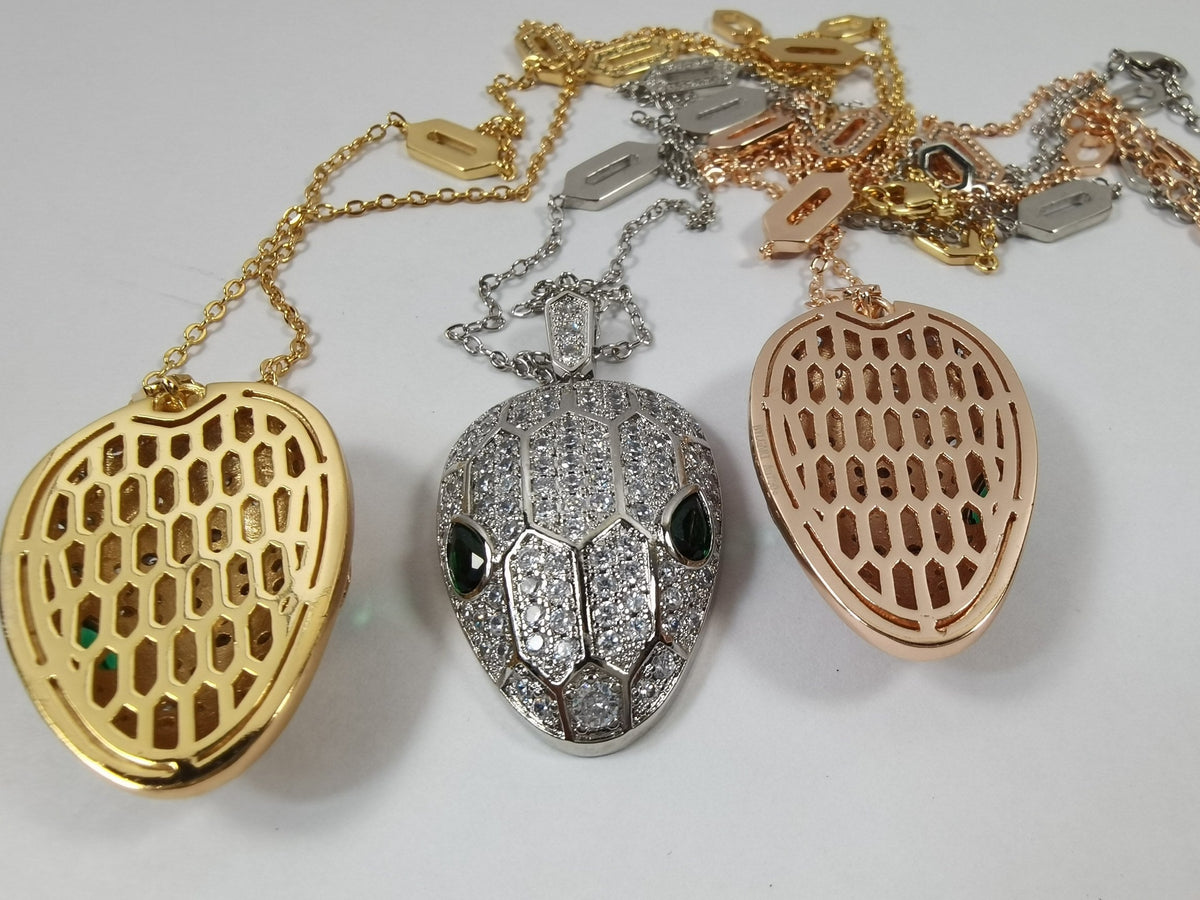 Bvlgari Serpenti Emerald 18K Gold Necklace product image 3, provided for visual reference and product detail review
