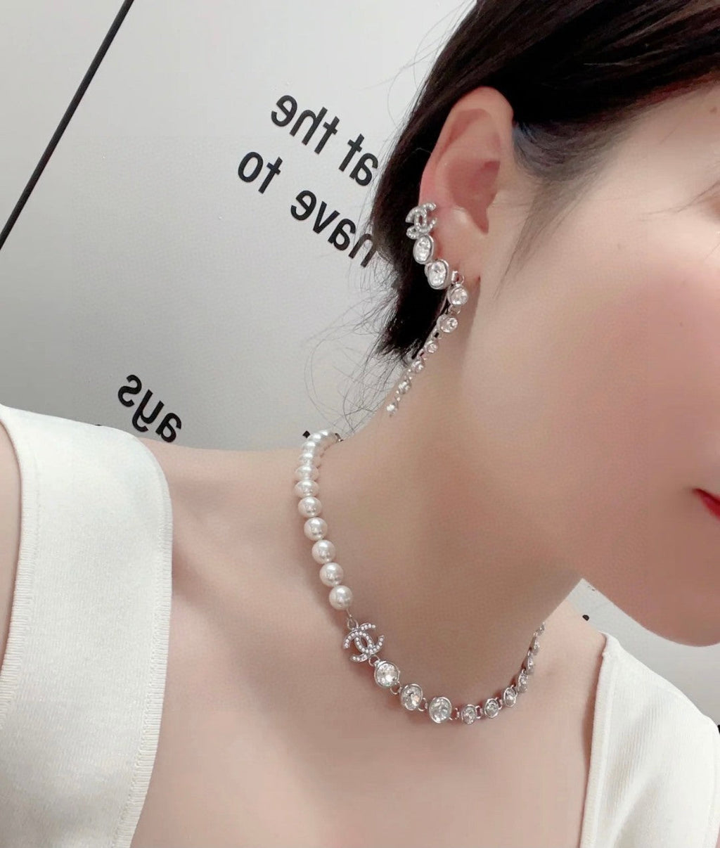Chanel Pearls Crystals 18K Gold Necklace product image 6, provided for visual reference and product detail review
