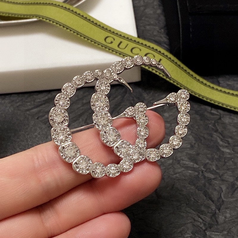 Gucci Double Crystal 18K Gold Brooch product image 8, provided for visual reference and product detail review
