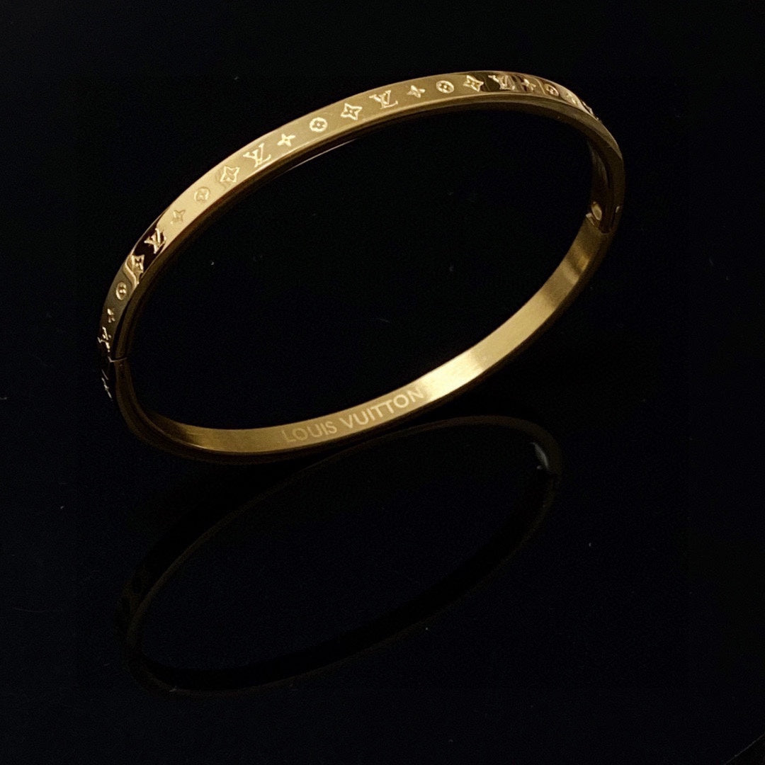 Louis Vuitton Vintage 18K Gold Bracelet product image 9, provided for visual reference and product detail review