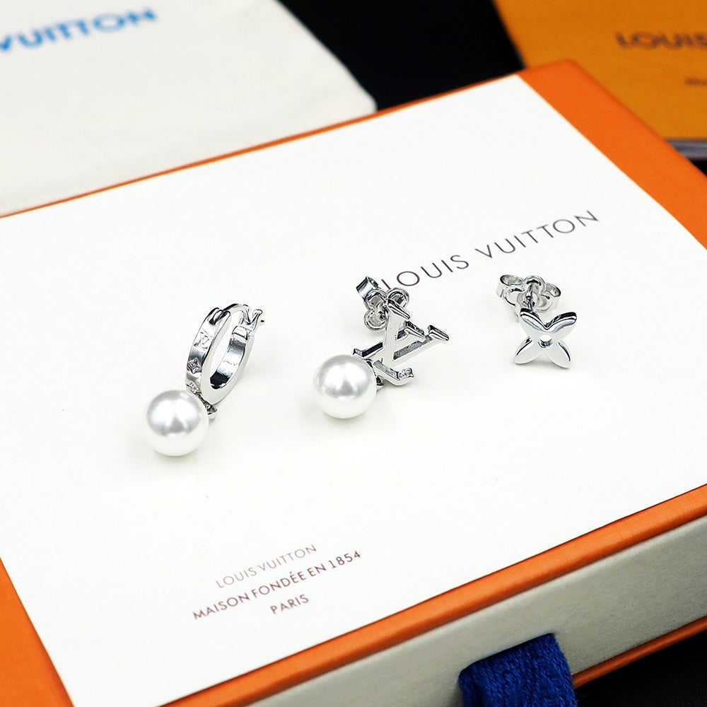 Louis Vuitton Monogram Pearls 18K Gold Earrings product image 7, provided for visual reference and product detail review