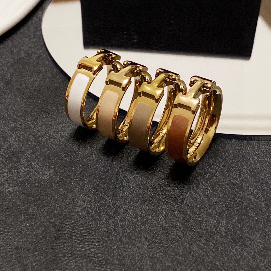 Hermes Vintage Clic 18K Gold Ring product image 9, provided for visual reference and product detail review