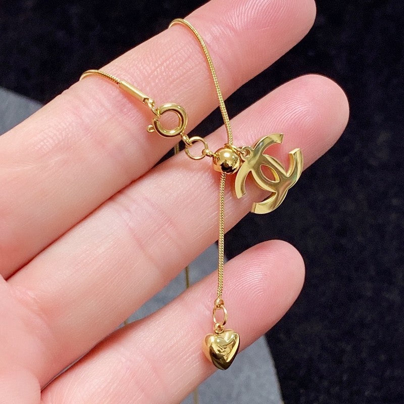Chanel Heart Pendant Gold 18K Gold Necklace product image 5, provided for visual reference and product detail review