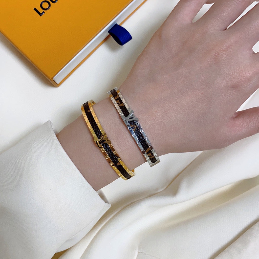 Louis Vuitton Leather Vintage 18K Gold Bracelet product image 9, provided for visual reference and product detail review
