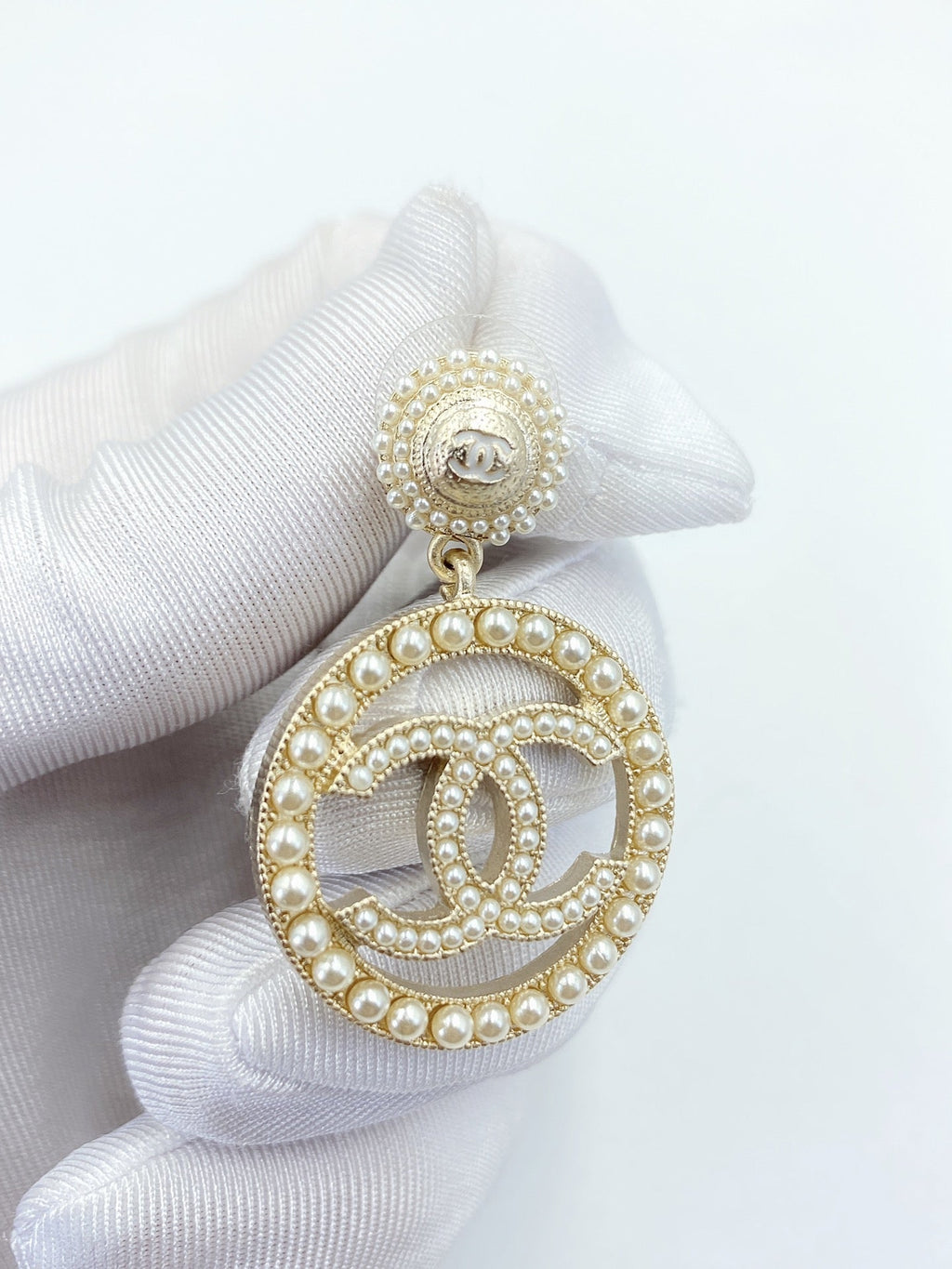 Chanel Pearl 18K Gold Earrings product image 9, provided for visual reference and product detail review