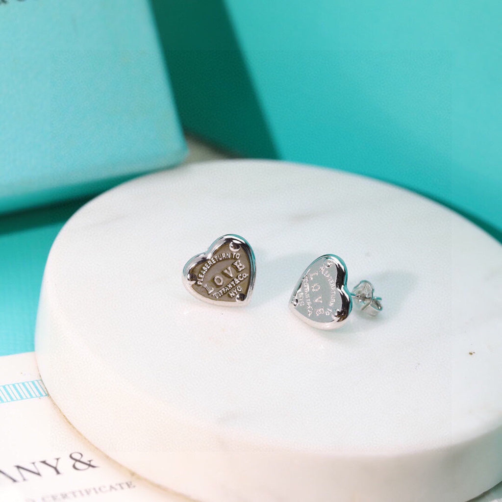 Tiffany Return to Love 18K Gold Earrings product image 11, provided for visual reference and product detail review
