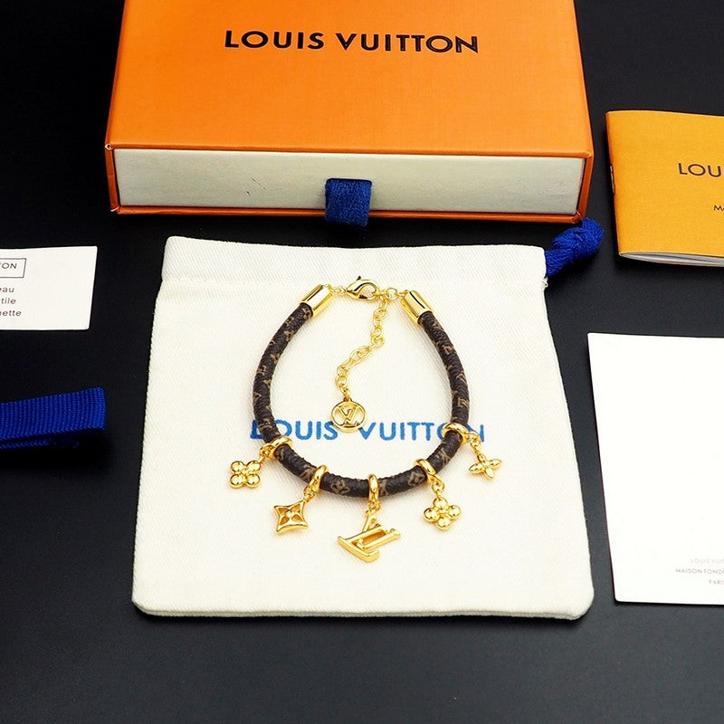 Louis Vuitton Blooming 18K Gold Bracelet product image 7, provided for visual reference and product detail review
