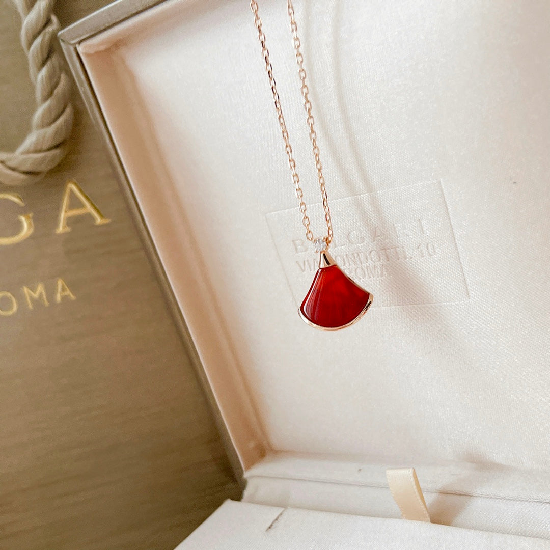 Bvlgari BVLGARI Dream Carnelian 18K Gold Necklace product image 6, provided for visual reference and product detail review