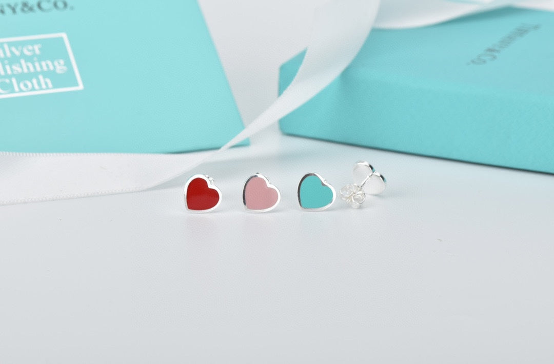 Tiffany Return to Heart 18K Gold Earrings product image 10, provided for visual reference and product detail review