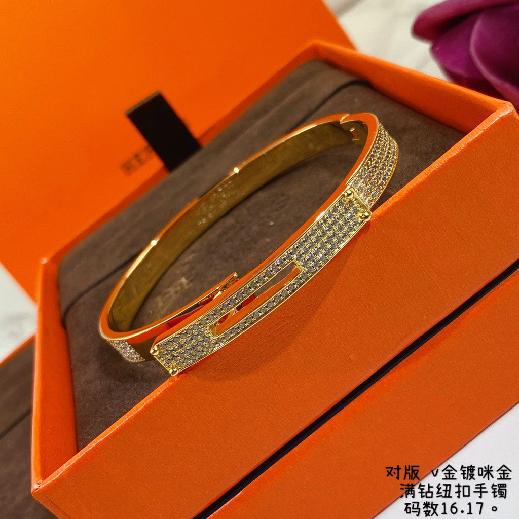 Hermes Kelly Diamonds 18K Yellow Gold Bracelet product image 12, provided for visual reference and product detail review