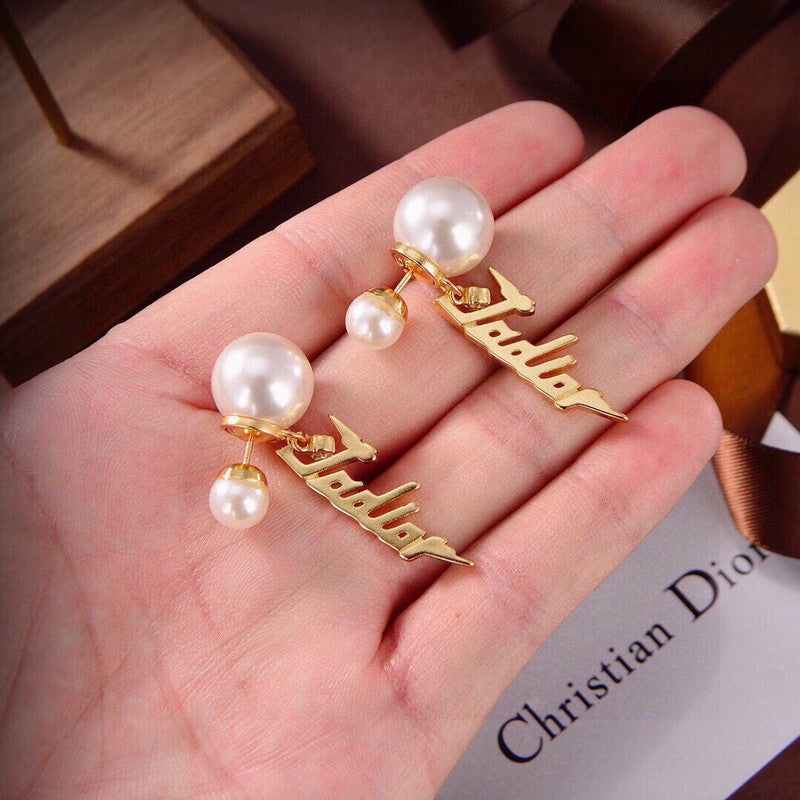 Dior Tribales Vintage 18K Gold Earrings product image 11, provided for visual reference and product detail review