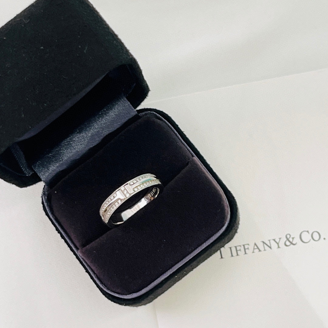 Tiffany Narrow Pave Diamond 18K Gold Ring product image 10, provided for visual reference and product detail review