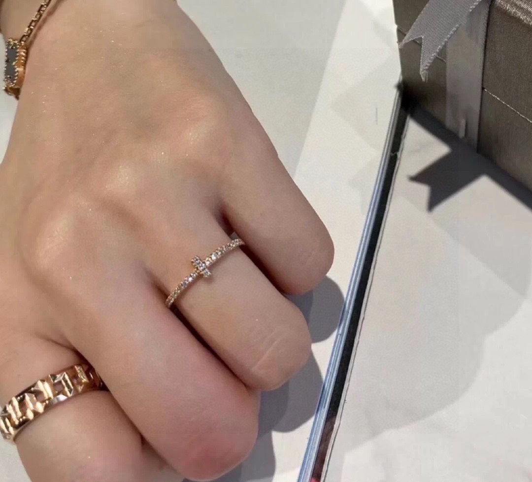 Tiffany Diamond Wire 18K Gold Ring product image 11, provided for visual reference and product detail review
