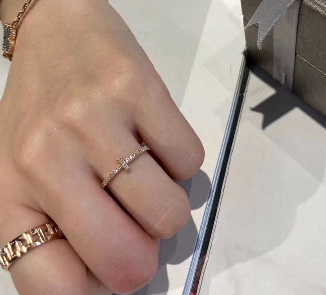 Tiffany Diamond Wire 18K Gold Ring product image 5, provided for visual reference and product detail review