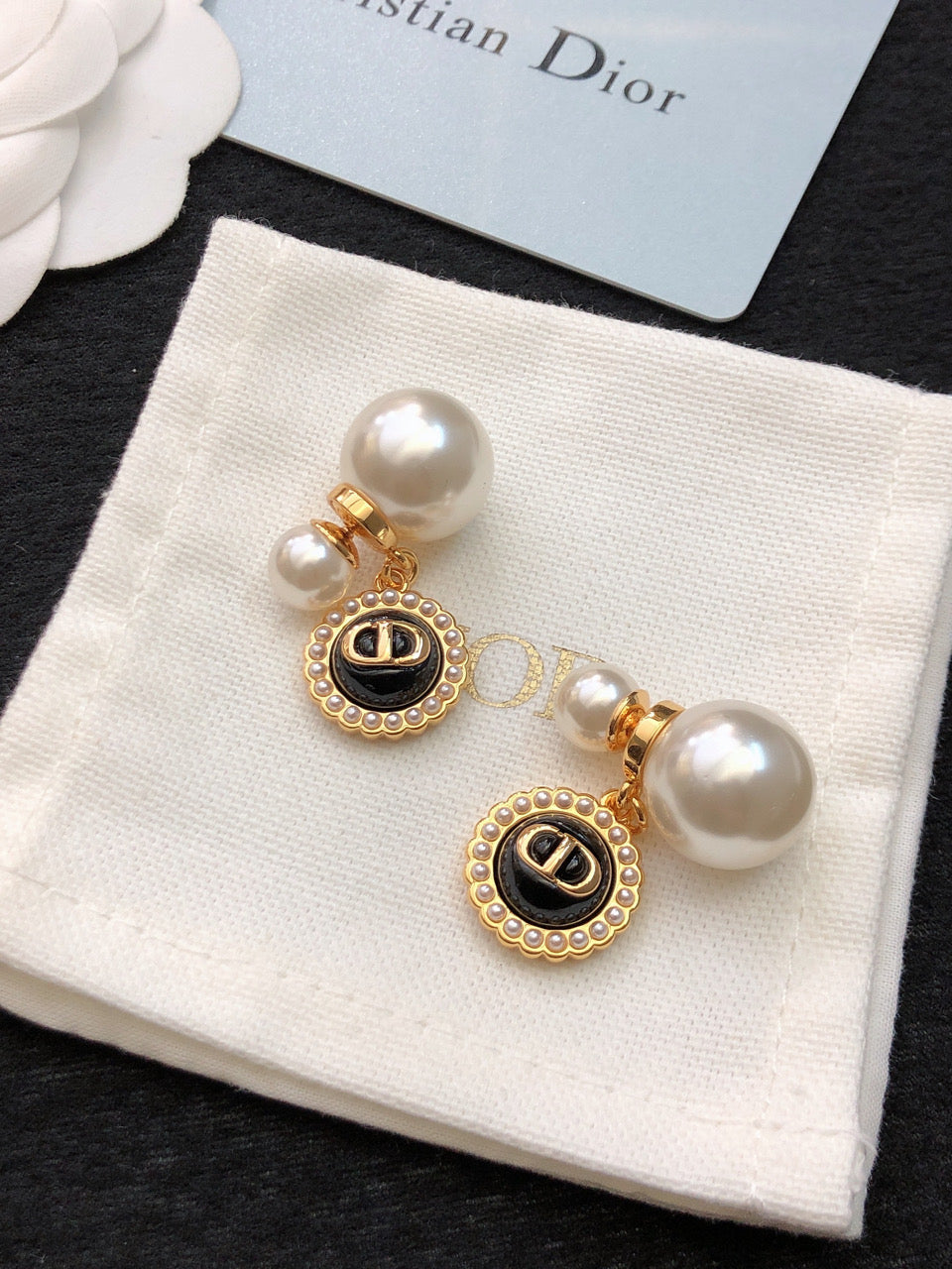 Dior Black Pearls 18K Gold Earrings product image 9, provided for visual reference and product detail review