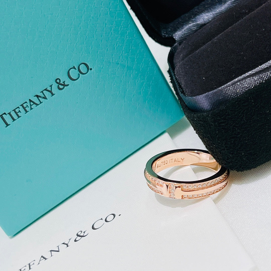 Tiffany Narrow Pave Diamond 18K Gold Ring product image 9, provided for visual reference and product detail review