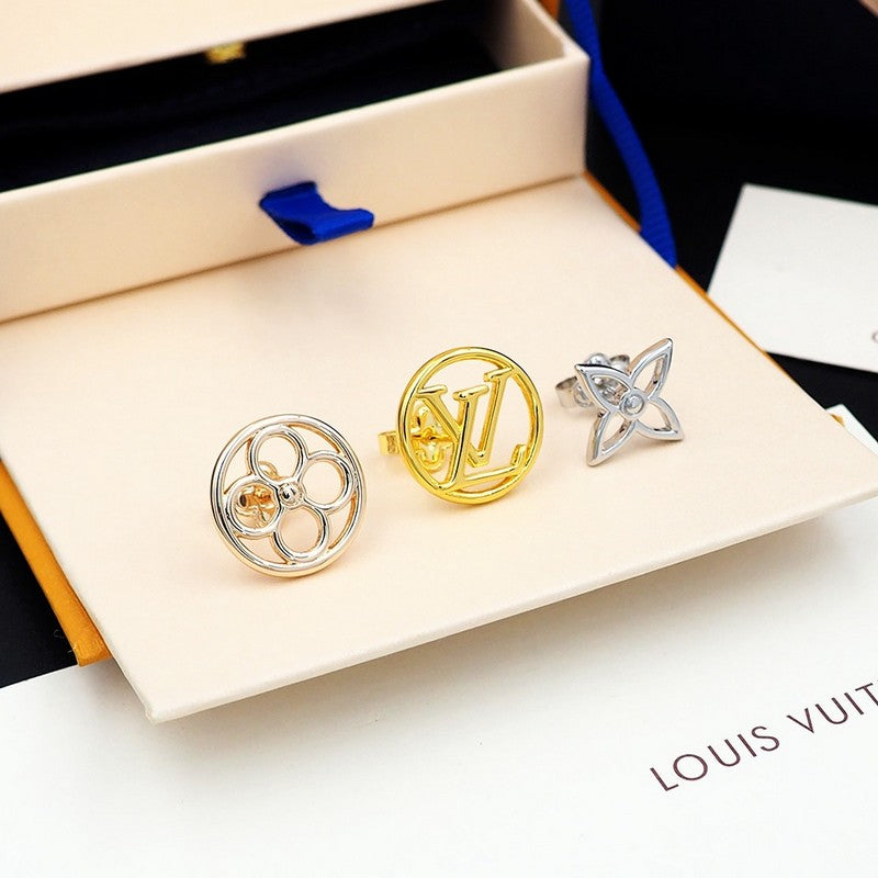 Louis Vuitton Lace 18K Gold Earrings product image 10, provided for visual reference and product detail review