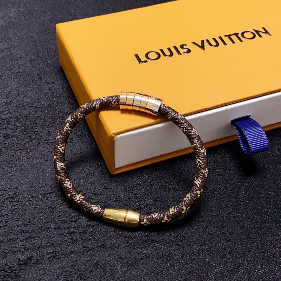 Louis Vuitton Monogram 18K Gold Bracelet product image 3, provided for visual reference and product detail review