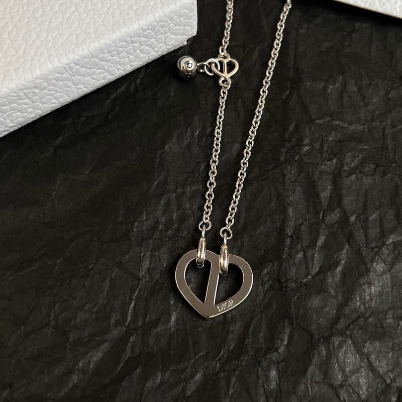 Dior Heart 18K Gold Necklace product image 8, provided for visual reference and product detail review