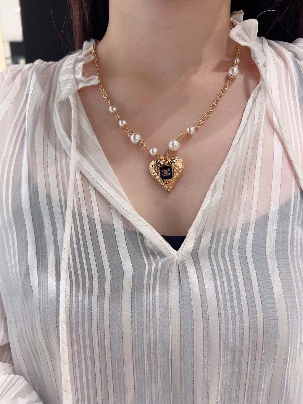 Chanel Pearls Chain 18K Gold Necklace product image 3, provided for visual reference and product detail review