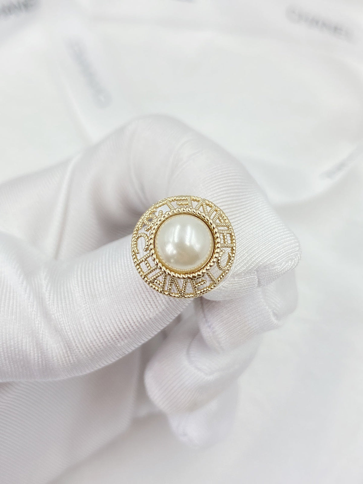 Chanel Pearl Round 18K Gold Earrings product image 9, provided for visual reference and product detail review
