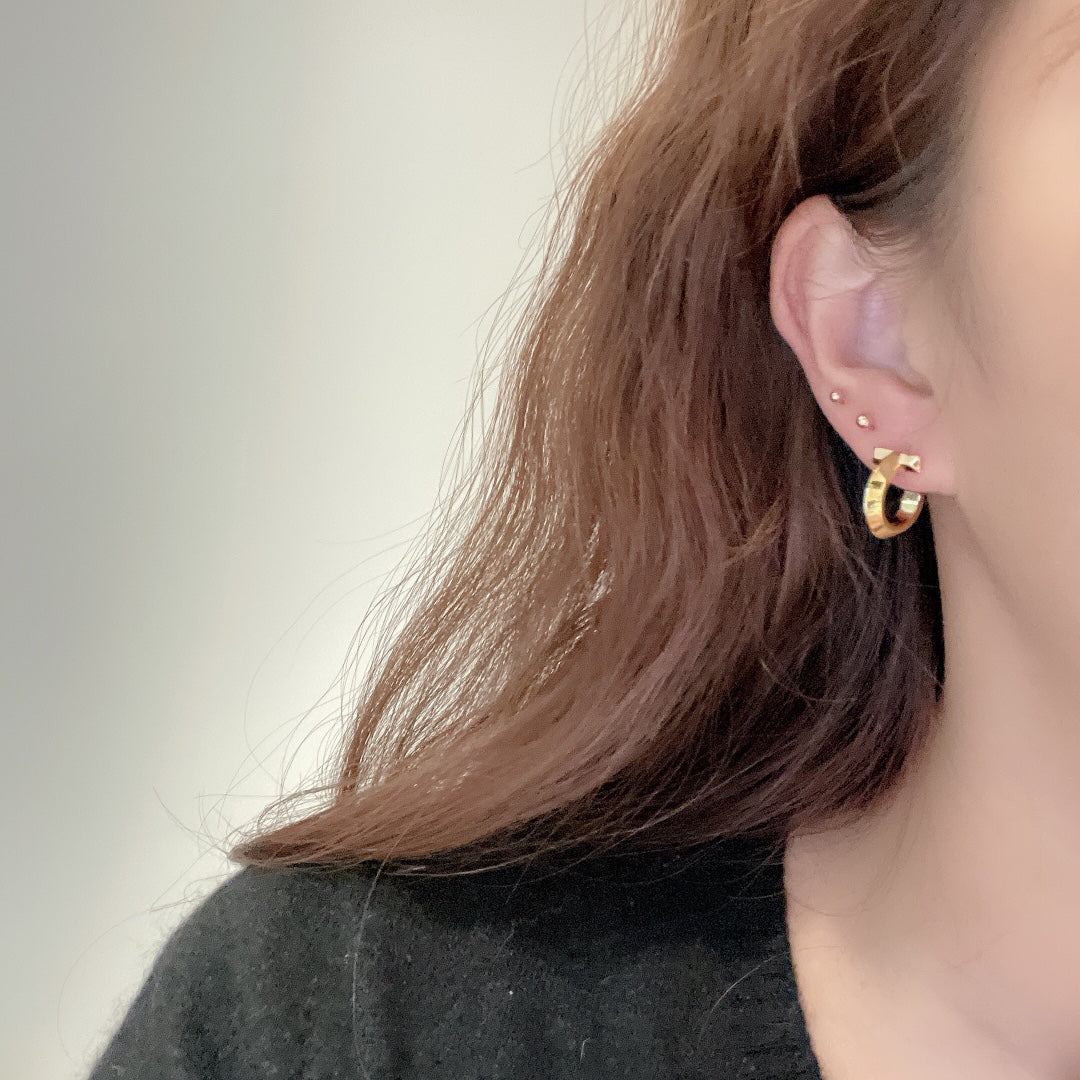 Tiffany Hoop 18K Gold Earrings product image 2, provided for visual reference and product detail review