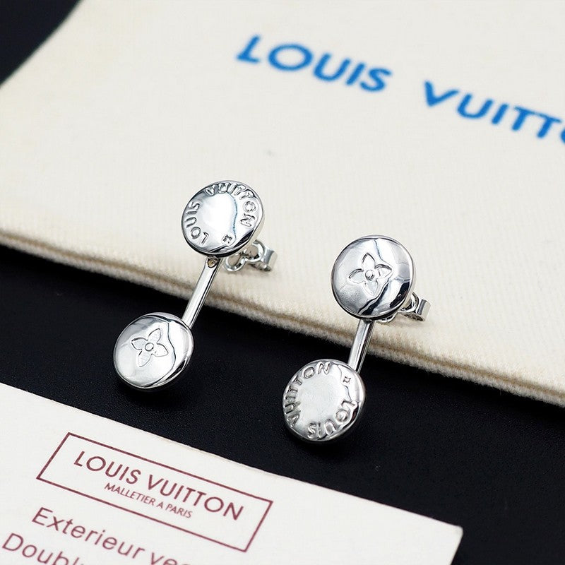 Louis Vuitton Studs 18K Gold Earrings product image 13, provided for visual reference and product detail review