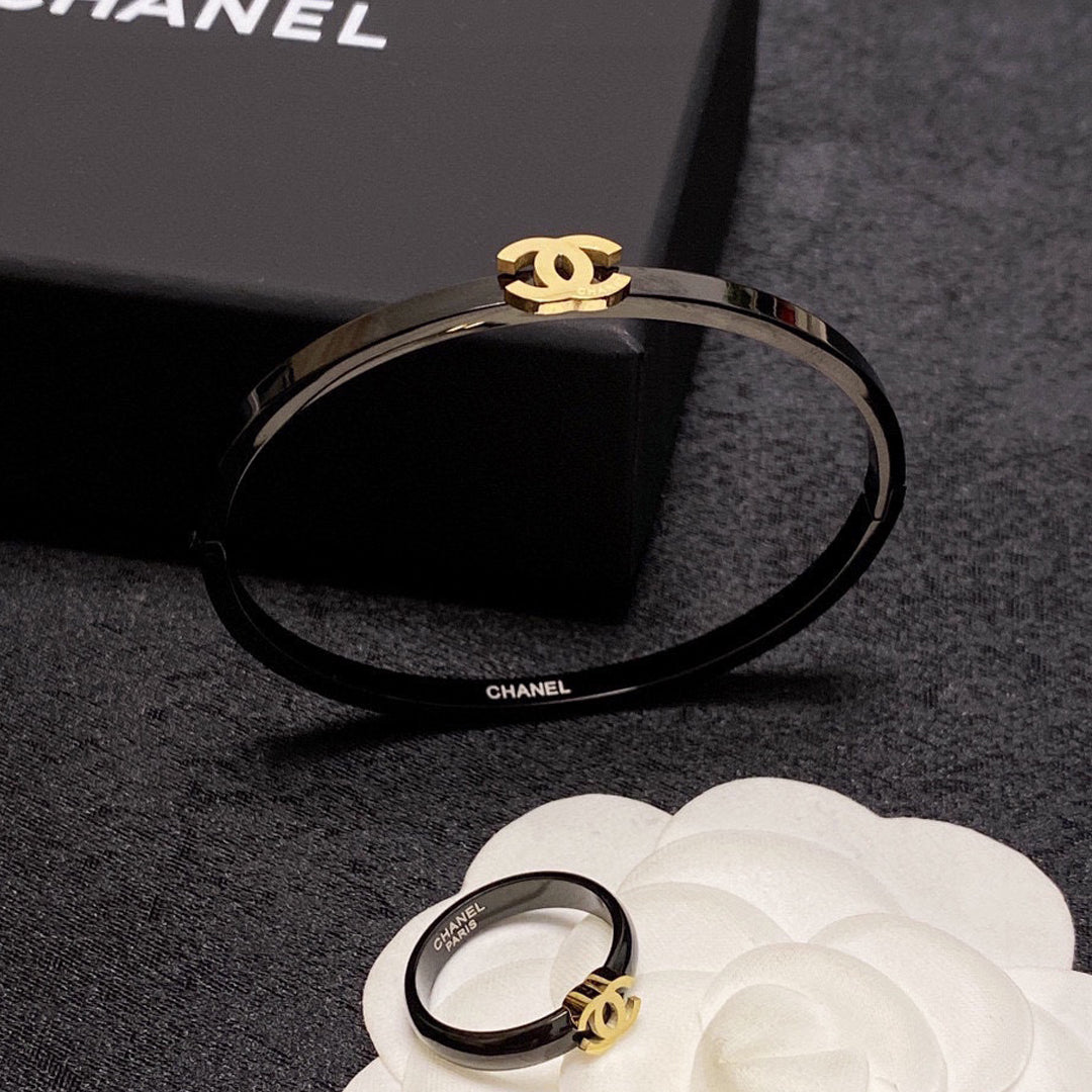 Chanel Black 18K Gold Ring product image 3, provided for visual reference and product detail review