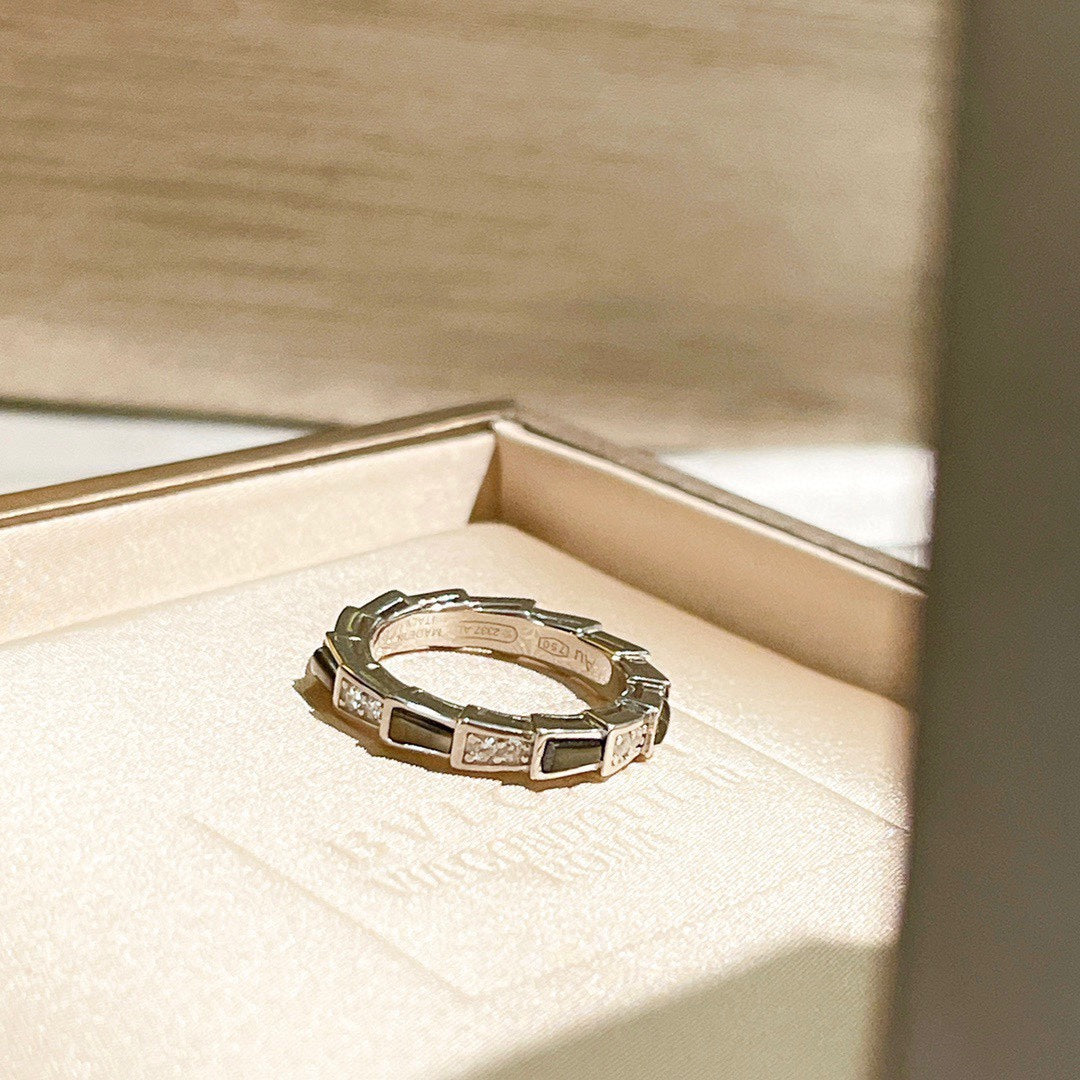 Bvlgari Serpenti Viper Malachite 18K Gold Ring product image 6, provided for visual reference and product detail review