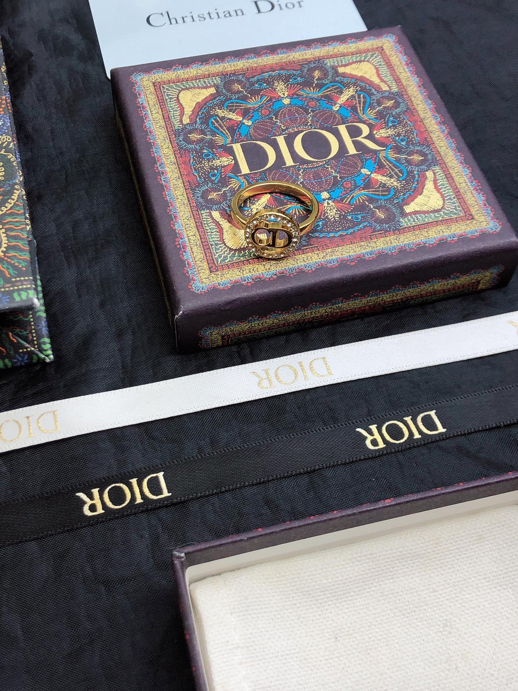 Dior Clair D Lune 18K Gold Ring product image 9, provided for visual reference and product detail review