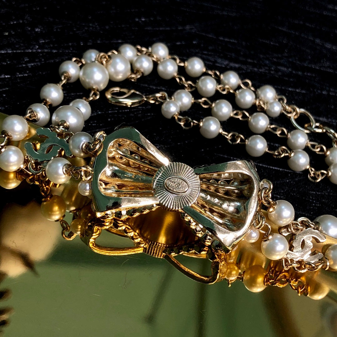 Chanel Bow Choker 18K Gold Necklace product image 9, provided for visual reference and product detail review