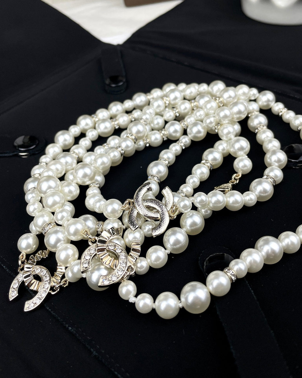 Chanel Pearls Long 18K Gold Necklace product image 9, provided for visual reference and product detail review