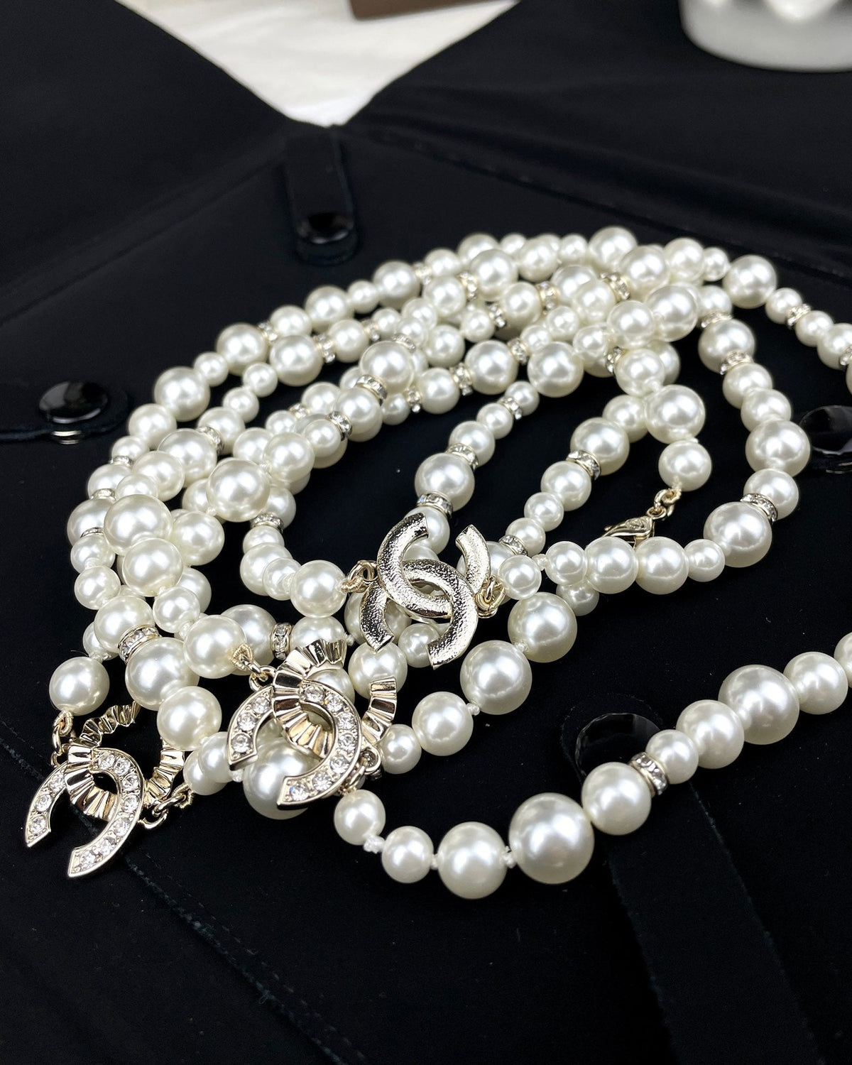 Chanel Pearls Long 18K Gold Necklace product image 9, provided for visual reference and product detail review