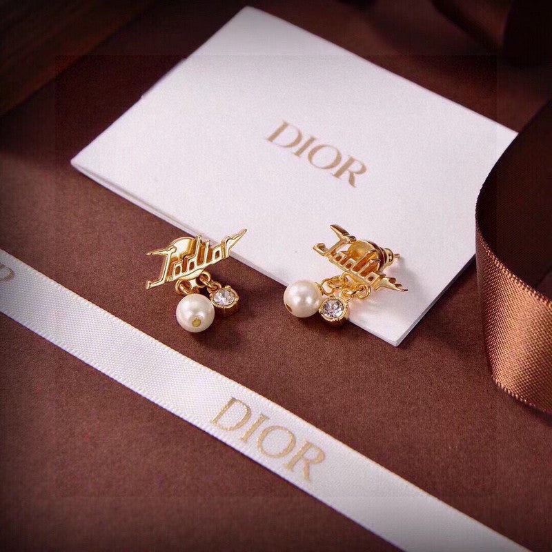 Dior J’Adior 18K Gold Earrings product image 3, provided for visual reference and product detail review