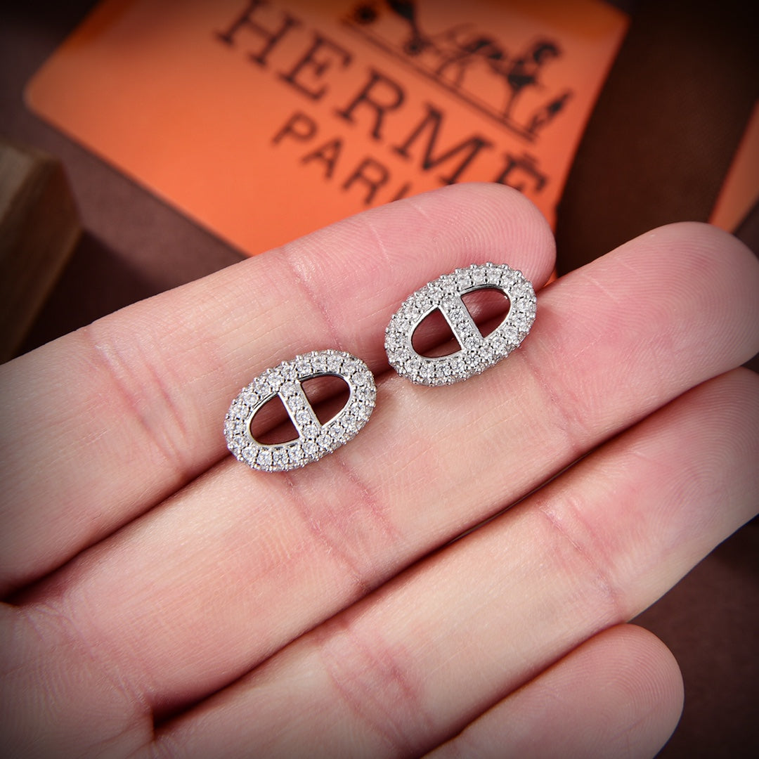 Hermes Farandole Diamond 18K Gold Earrings product image 2, provided for visual reference and product detail review