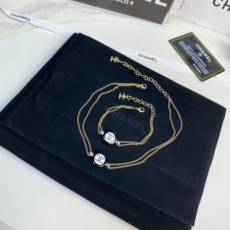Chanel Chain Choker 18K Gold Necklace product image 10, provided for visual reference and product detail review