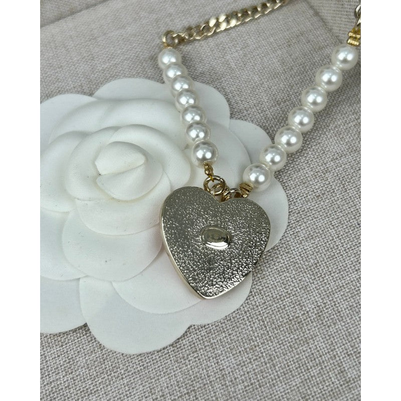 Chanel Pink & Black Heart Pearl 18K Gold Necklace product image 16, provided for visual reference and product detail review