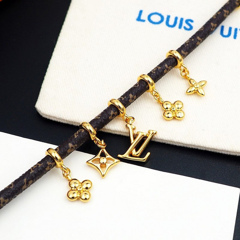 Louis Vuitton Blooming 18K Gold Bracelet product image 9, provided for visual reference and product detail review