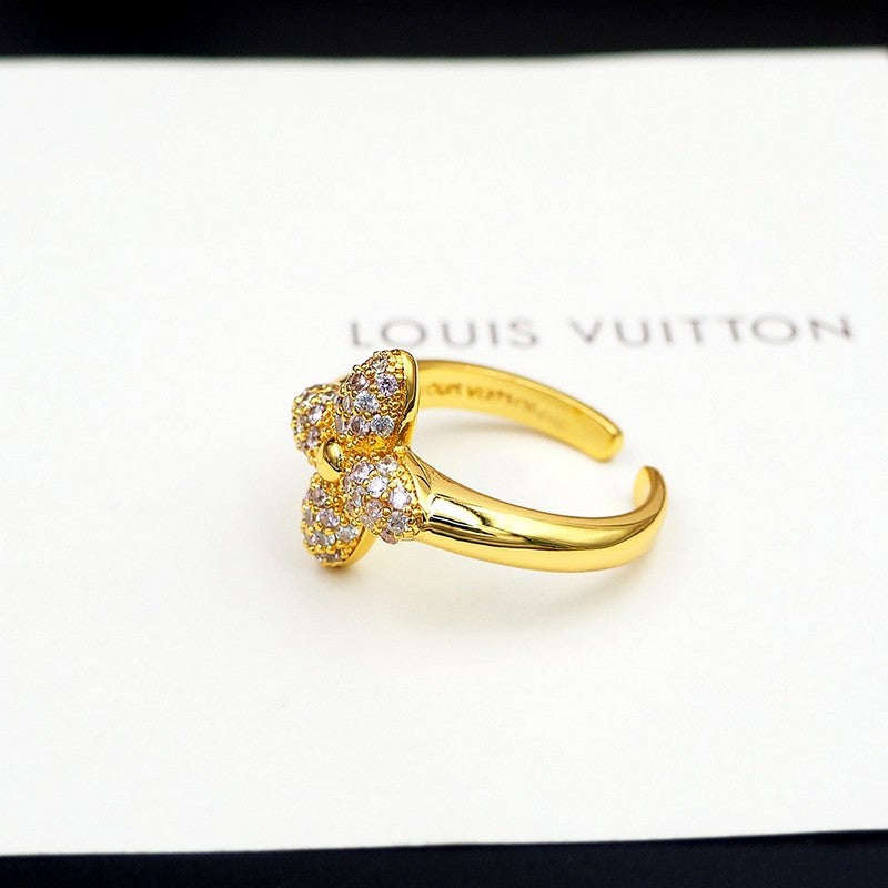 Louis Vuitton Louisa 18K Gold Ring product image 13, provided for visual reference and product detail review