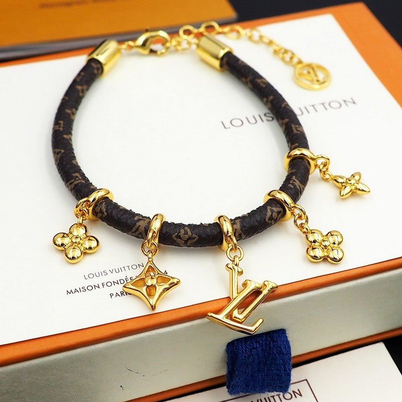 Louis Vuitton Blooming 18K Gold Bracelet product image 11, provided for visual reference and product detail review
