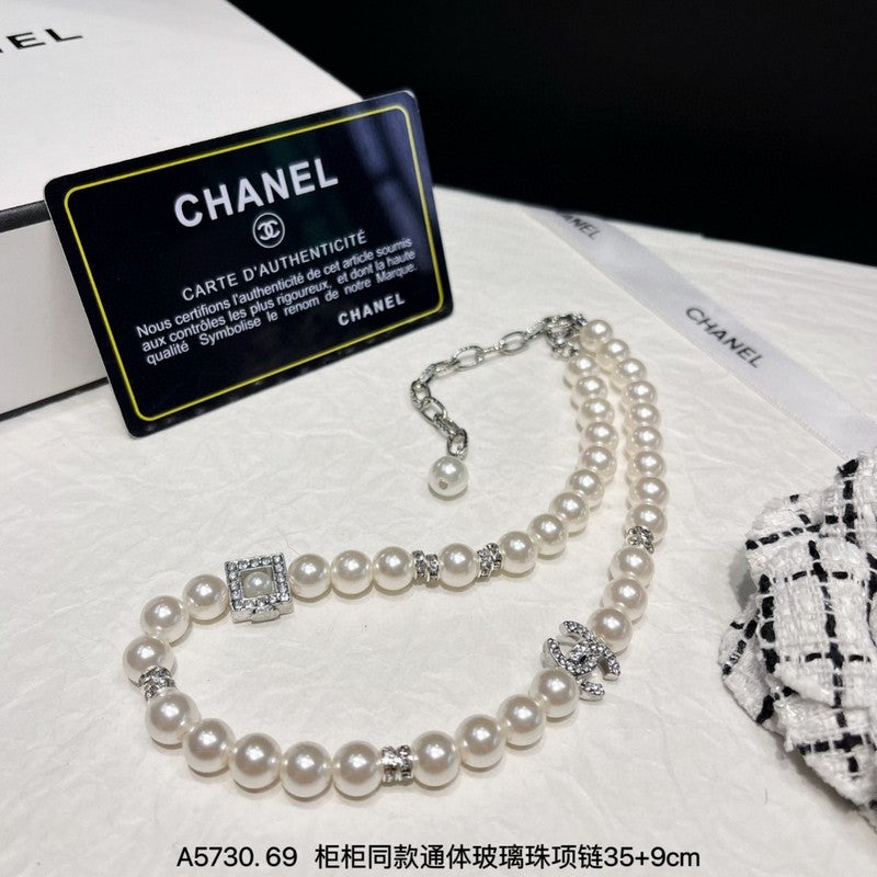 Chanel Pearl 18K Gold Necklace product image 11, provided for visual reference and product detail review