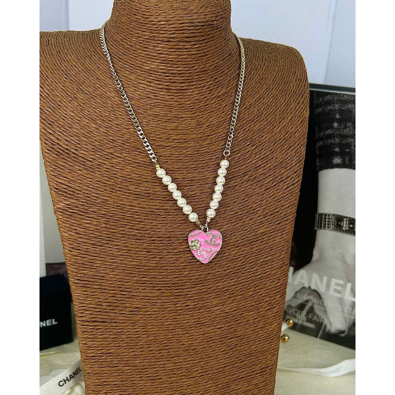 Chanel Pink & Black Heart Pearl 18K Gold Necklace product image 4, provided for visual reference and product detail review