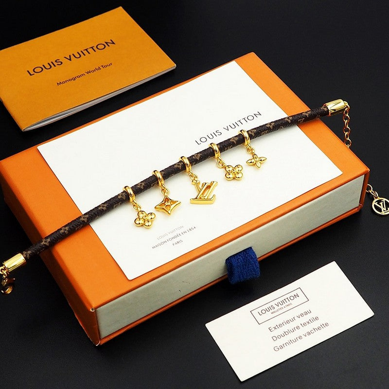 Louis Vuitton Blooming 18K Gold Bracelet product image 12, provided for visual reference and product detail review