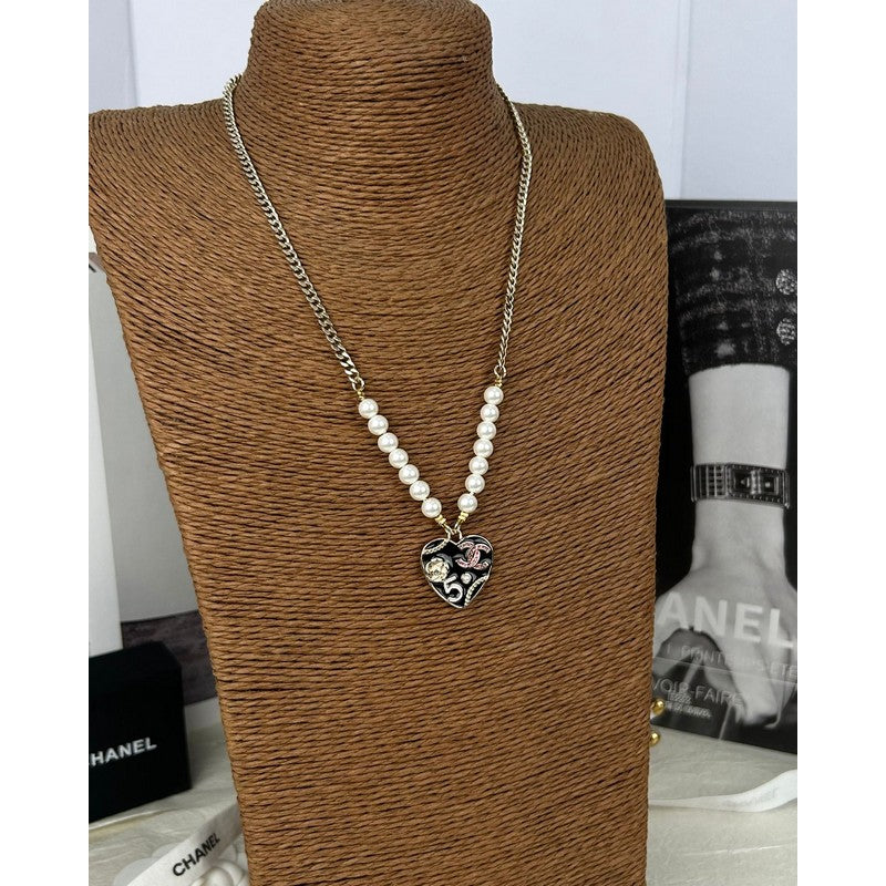 Chanel Pink & Black Heart Pearl 18K Gold Necklace product image 6, provided for visual reference and product detail review