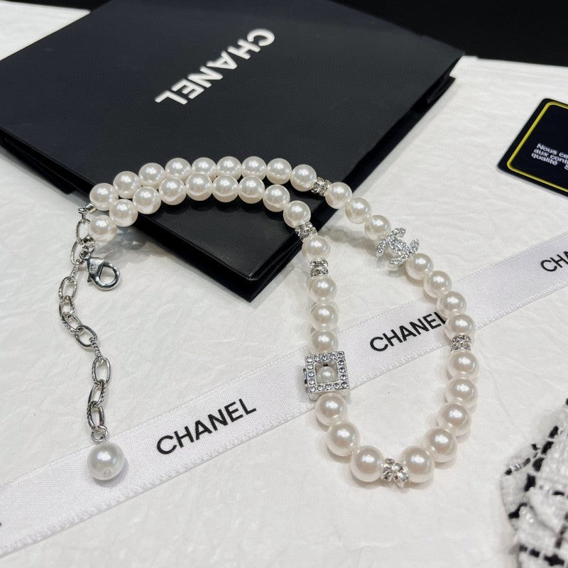 Chanel Pearl 18K Gold Necklace product image 13, provided for visual reference and product detail review