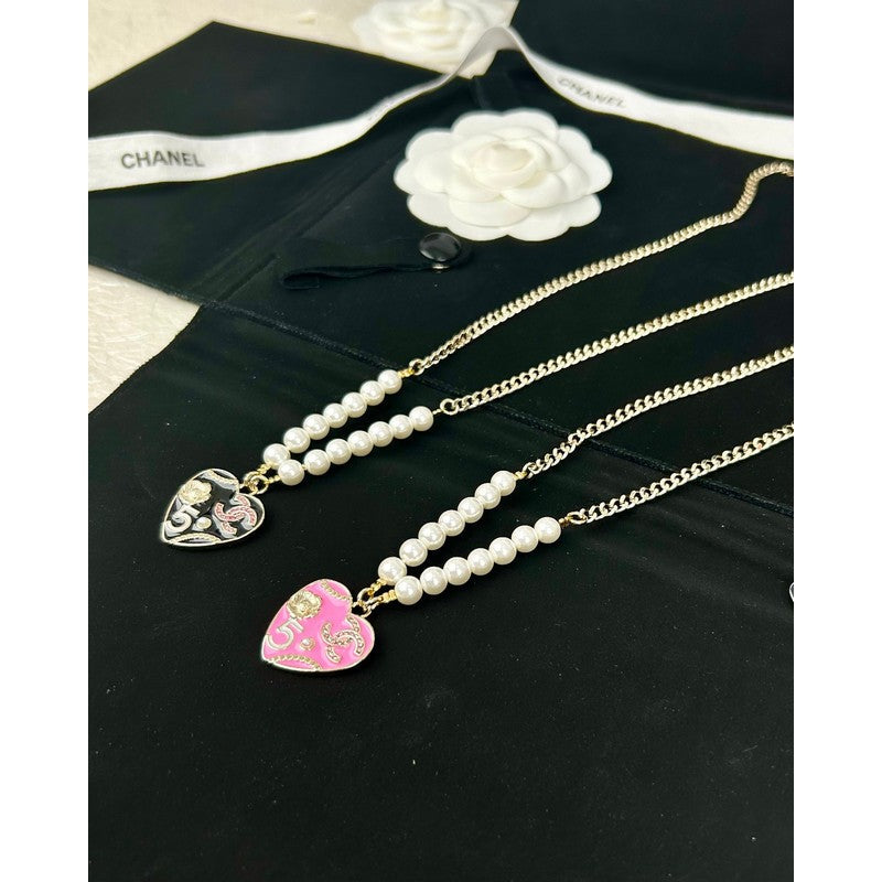 Chanel Pink & Black Heart Pearl 18K Gold Necklace product image 9, provided for visual reference and product detail review