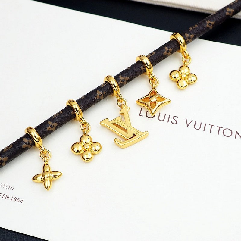 Louis Vuitton Blooming 18K Gold Bracelet product image 13, provided for visual reference and product detail review