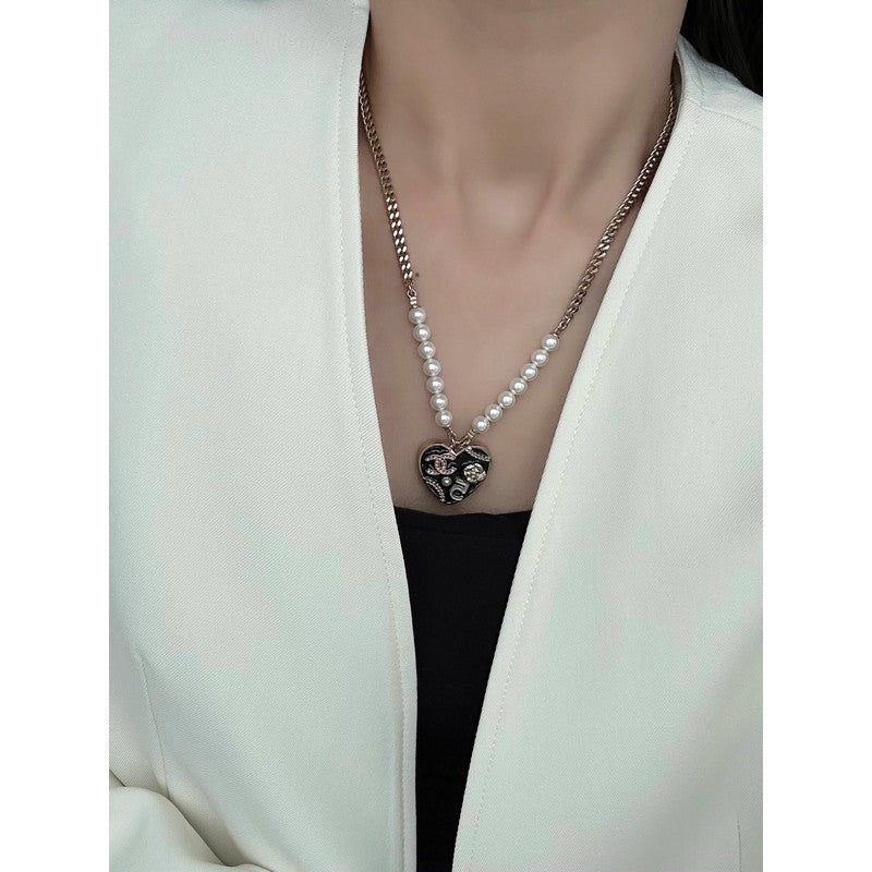 Chanel Pink & Black Heart Pearl 18K Gold Necklace product image 7, provided for visual reference and product detail review