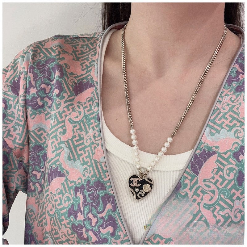 Chanel Pink & Black Heart Pearl 18K Gold Necklace product image 5, provided for visual reference and product detail review